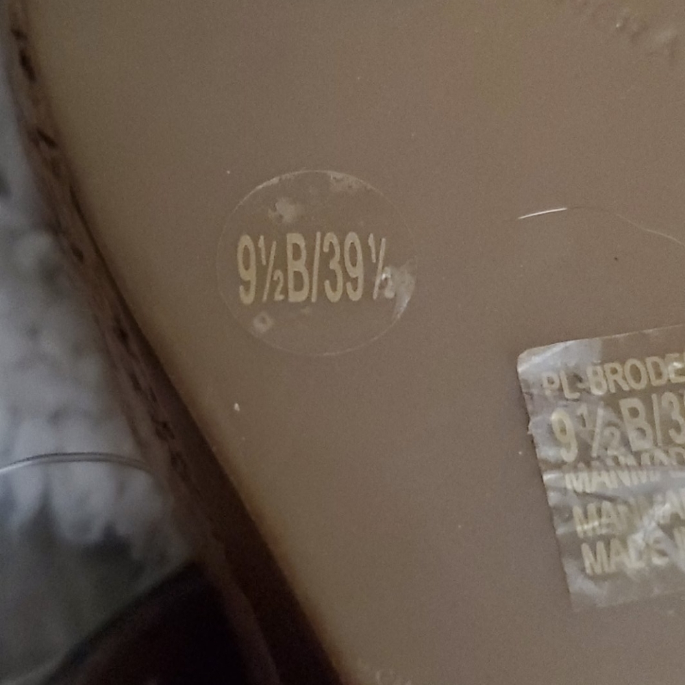 BCBGenaration Size 9. 5 B Brown Wedges - Picture 7 of 9